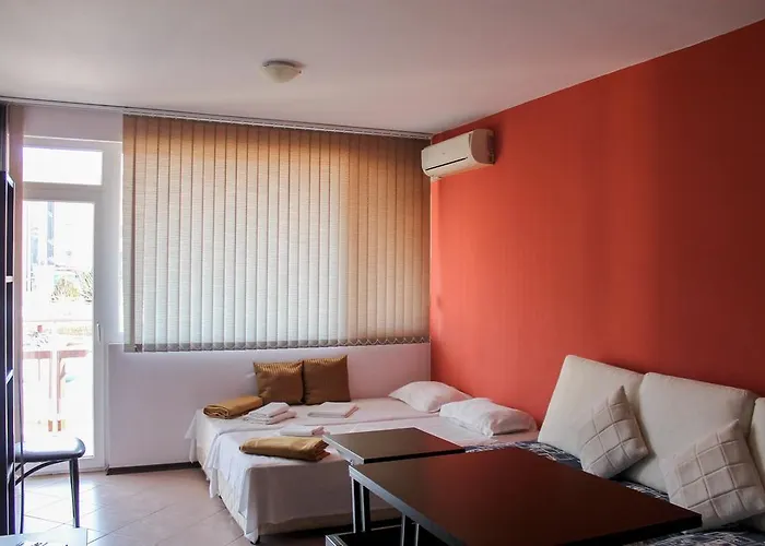 Sunny House Family Complex Апарт-отель Несебр