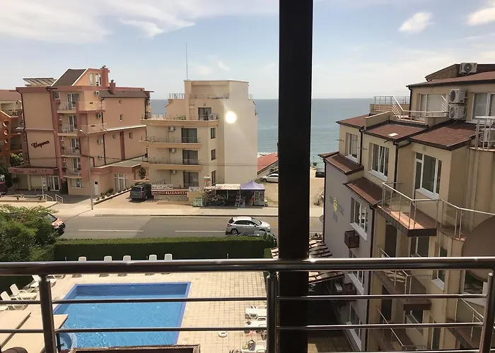 Sunny House Family Complex 3*